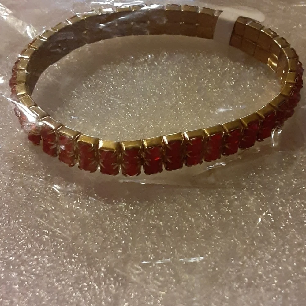 Small Rhinestone Bracelet - Picture 6 of 7
